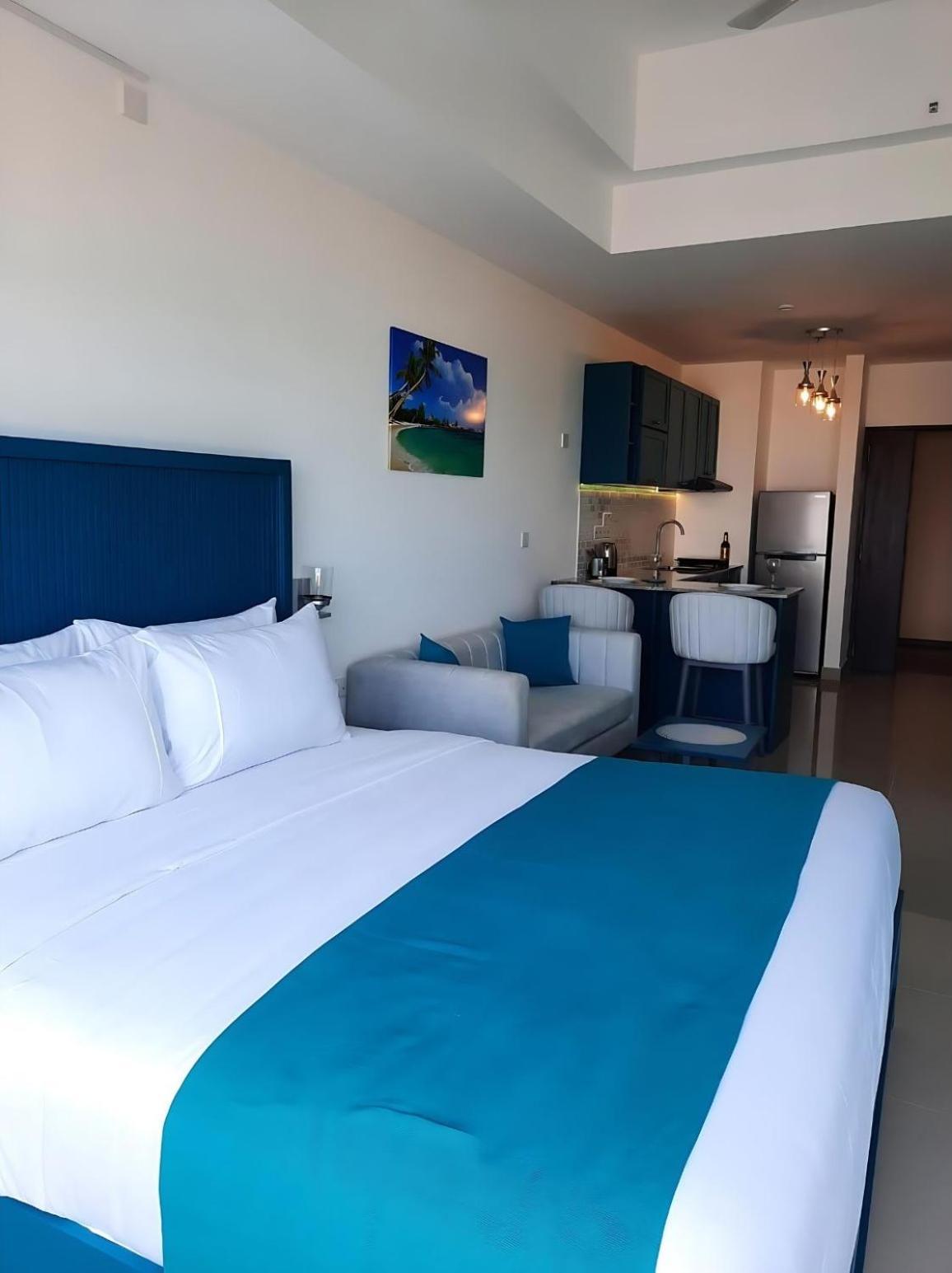 Negombo Ocean Breeze - Bliss On The Beach Luxury Apartments By Serendib Vacation Экстерьер фото