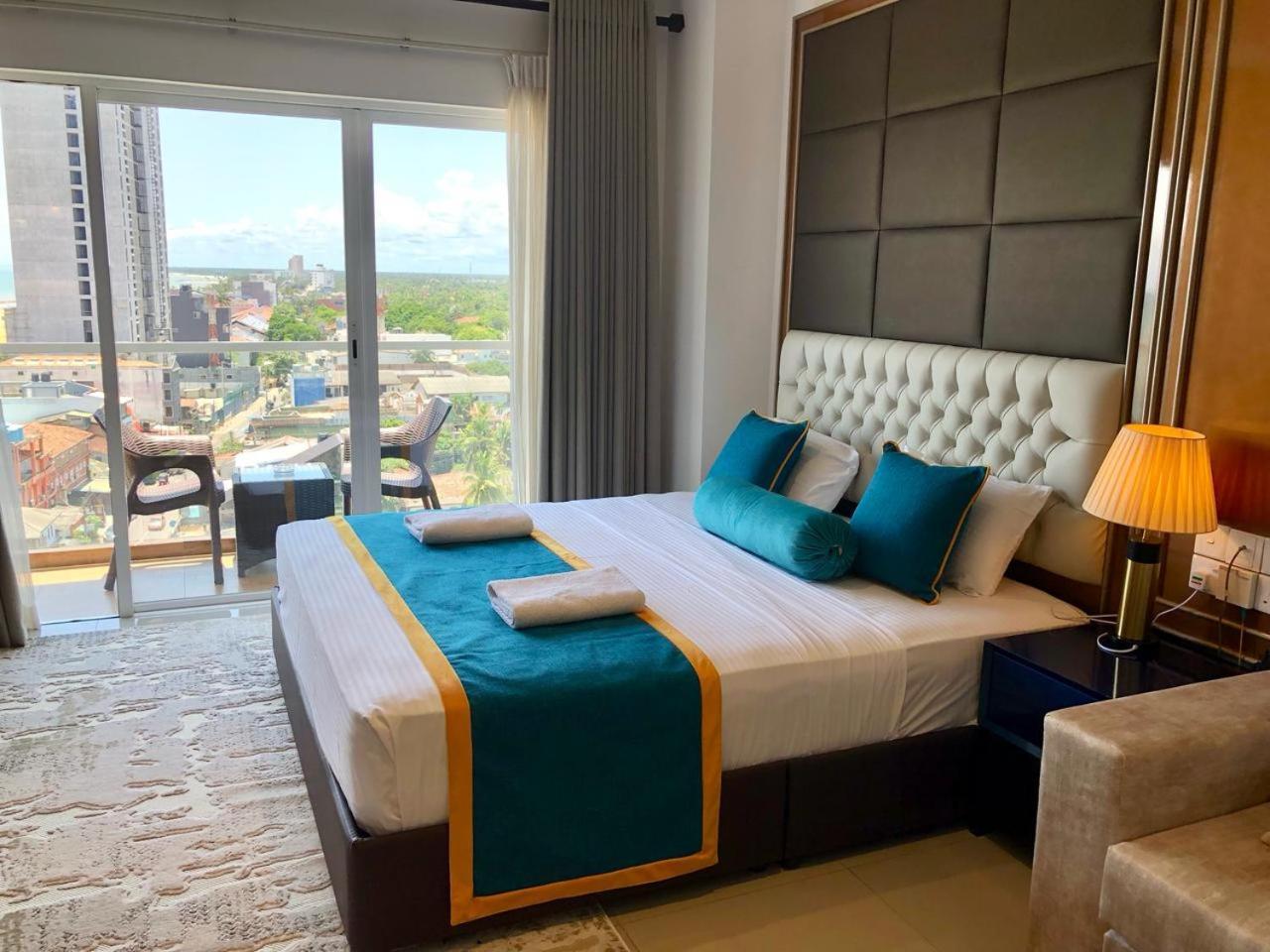Negombo Ocean Breeze - Bliss On The Beach Luxury Apartments By Serendib Vacation Экстерьер фото